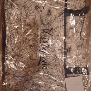 Away For The Weekender Garden Sketch